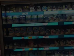 Ecrã LCD de prateleira esticada