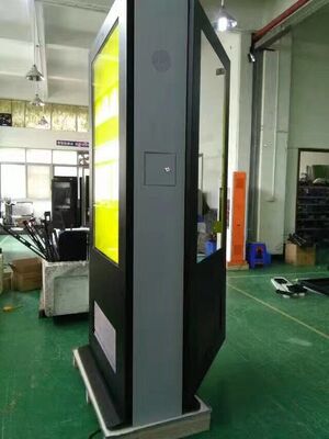 55 65 Inch Outdoor Totem Signage 4K Digital Signage Display de publicidade de dois lados com 2500Cd / m2 de brilho