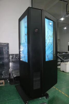55 65 Inch Outdoor Totem Signage 4K Digital Signage Display de publicidade de dois lados com 2500Cd / m2 de brilho