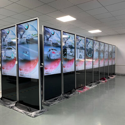 Sinalização digital 4K UHD em piso interno com painel IPS LG A-Grade e gerenciamento remoto do Cloud CMS